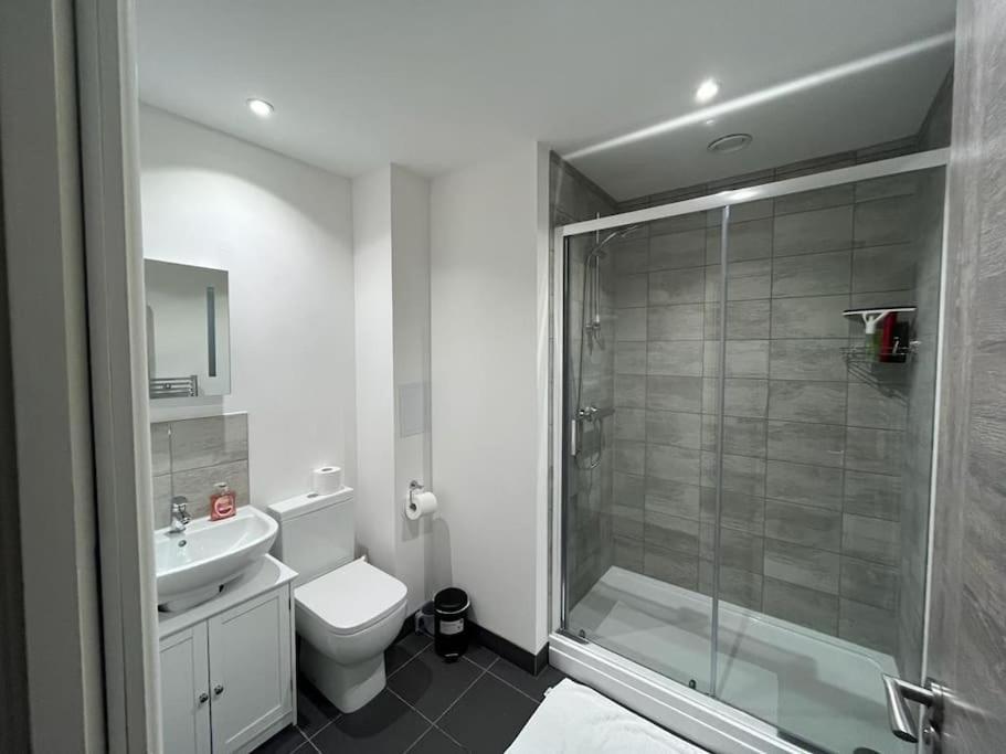 Bayard Luxe 2 Bedroom Penthouse Duplex Peterborough Exterior photo